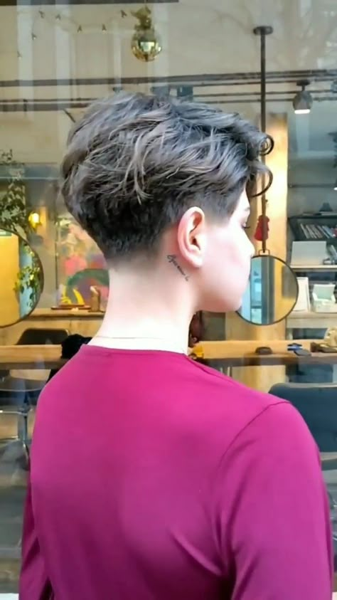 Lesbian Hair, Ftm Haircuts, Tomboy Haircut, Androgynous Haircut, Androgynous Hair, Tomboy Hairstyles, Short Hair Tomboy, Hair Undercut, Girls Short Haircuts