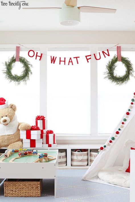 Playground Christmas Decor, Christmas Playroom Decorations, Christmas Popperie, Toddler Christmas Bedroom, Kids Room Christmas Decorations, Toddler Room Christmas Decor, Decorate Kids Room For Christmas, Christmas Decor For Kids Room, Kids Christmas Decorations For Room