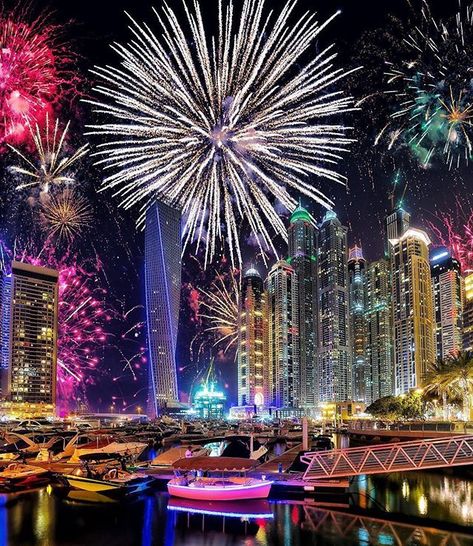 Dubai New Year, Dubai New Years Eve, New Years Eve Fireworks, Dubai Video, Happy New Year Wallpaper, New Year Gif, What A Beautiful World, Service Trip, Best Places To Travel