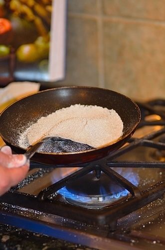 Fliping the tapioca crepe… Tapioca Crepes, Brazilian Breakfast, Tapioca Recipes, Brazil Food, Gluten Free Breakfast, Gf Bread, Snacks Dishes, Tapioca Flour, French Desserts