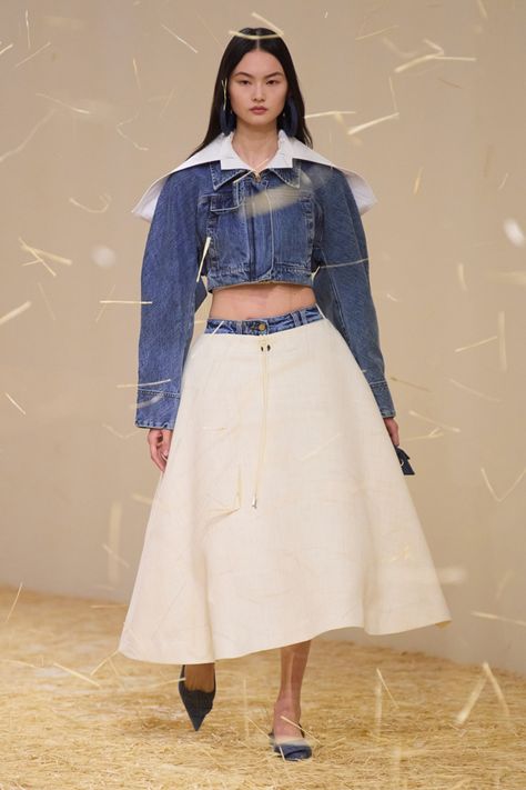 Jacquemus “LE RAPHIA” Spring/Summer 2023 Collection – PAUSE Online | Men's Fashion, Street Style, Fashion News & Streetwear Jacquemus Spring 2023, Jacquemus Fashion Show, Dramatic Clothes, Big Skirts, Moda Paris, Spring 2023, Runway Collection, Fashion Show Collection, Fashion Week Spring