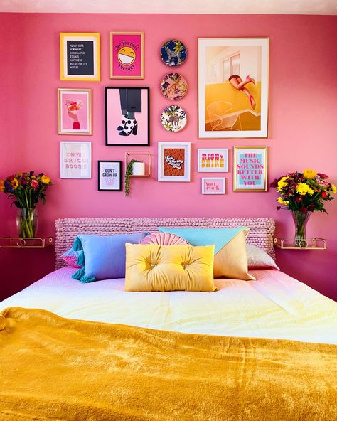 Colorful Northern Ireland Home Tour Photos | Apartment Therapy Dopamine Decor Bedroom, Ombre Bedroom, Bright Bedding, Pink Headboard, Dopamine Decor, Ireland Homes, Bedroom Red, Minimal Decor, Living Room Colors