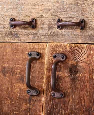 Diy Rustic Furniture, Rustic Cabinet Hardware, Tv Stand Plans, Rustic Furniture Diy, Farmhouse Cabinets, Rustic Kitchen Cabinets, Cast Iron Handles, Rustic Hardware, Barn Door Handles