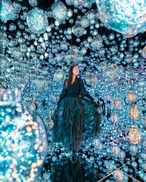 You can get lost in this space . 📸 Photo of the day by haru_photo_i . 📍teamLab Borderless, Tokyo 🫧 . . . #daily_photo_japan #livinginjapan #japan #japantravel #japanwanderlust #japanfun #japantravelguide #japantravelphoto #japantrip #japantraveller #travel #traveller #sightseeing #sightseeingjapan #beautifuljapan #beautiful #beauty #kyoto #kyotojapan #kyototrip #osaka #osakajapan #teamlab Teamlab Borderless Tokyo, Osaka Photo Ideas, Teamlab Tokyo, Team Lab, Teamlab Borderless, Tokyo Photos, Living In Japan, Japan Life, Japan Travel Guide