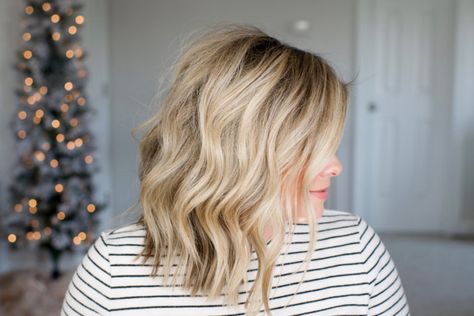 My Easy Everyday Waves – The Small Things Blog Soft Curls For Medium Hair, Curled Hairstyles For Medium Hair, The Small Things Blog, Everyday Curls, Small Things Blog, Short Hair Waves, Waves Hair, How To Curl Short Hair, Loose Waves Hair