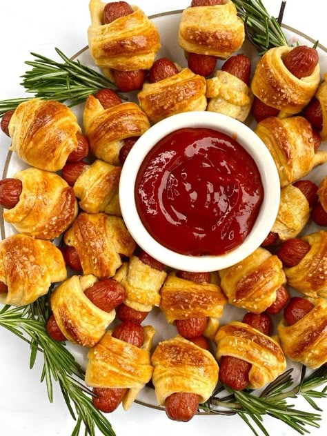 Graduation Party Appetizers, Graduation Party Foods, Catering Ideas Food, Grad Ideas, Graduate Degree, Party Food Platters, Pigs In A Blanket, Shower Food, Snacks Für Party