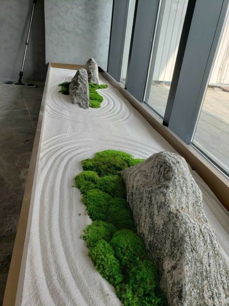 Japanese Zen garden Backyard Meditation Garden, Jardin Zen Interior, Indoor Japanese Garden, Indoor Zen Garden, Small Zen Garden, Zen Sand Garden, Japanese Garden Landscape, Zen Interiors, Mini Zen Garden