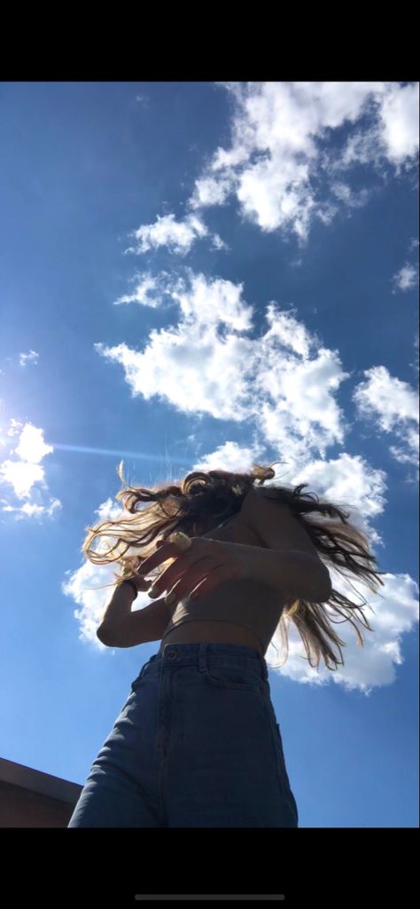 How To Take Sky Selfie, Sky Poses Ideas, Photos With Sky Poses, Sky Selfie Ideas, Sky Selfie Aesthetic, Selfie With Sky, Sky Photoshoot Ideas, Cloudy Pictures, Cloud Shoot