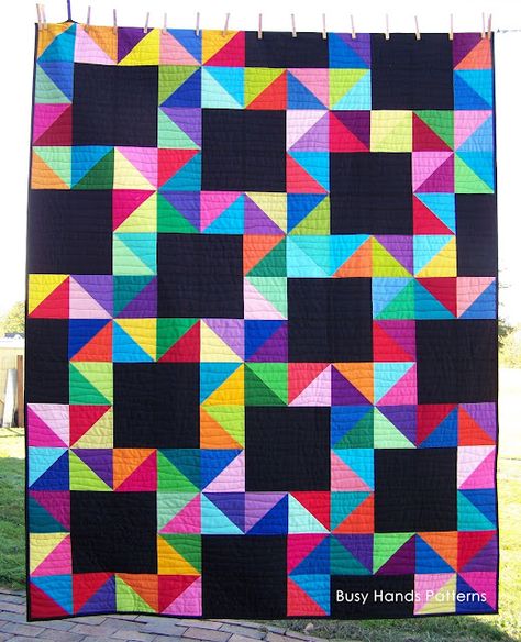 Busy Hands Quilts: Falling Stars {a New Quilt Pattern!} + Finished or Not Friday {a Linky Party!} Diy Quilt Patterns, Quilt Craft Ideas, Solid Color Quilts, Stars Quilt Pattern, Hst Quilt, Half Square Triangle Quilts Pattern, Throw Quilts, Quilt Stars, Hst Quilts