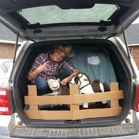 Cowgirl Trunk Church Trunk, Trunker Treat Ideas, Trunk Ideas, Trunk Or Treat Ideas, Hallowen Ideas, Teal Pumpkin, Festival Ideas, Halloween Traditions, Harvest Party