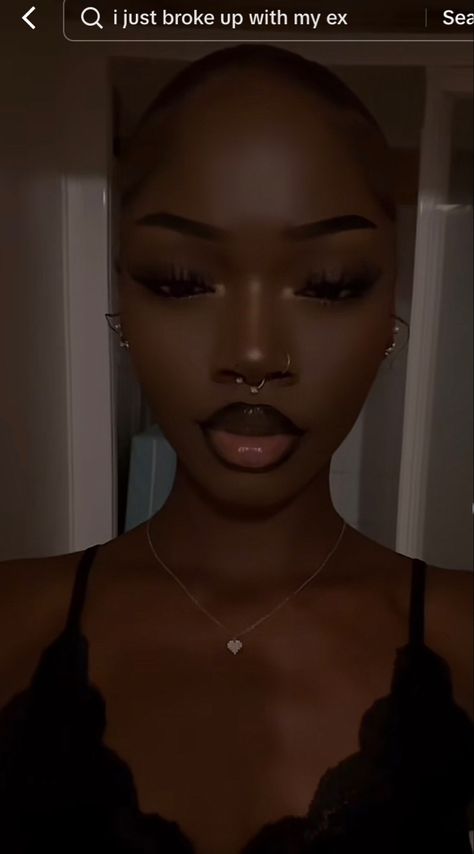 Prom Make Up Looks Natural, Black Lip Liner Makeup, Brow Lip Combo, Dark Skin Lips, Different Aesthetic Makeup Looks, B Day Makeup, Black Upper Lip Makeup, Man Eater Make Up, Black Undereye Makeup