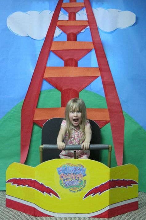 Roller coaster photo booth/ photo prop at a birthday party. Such a cute photo booth idea for a boardwalk party! Theme Park Party Ideas, Amusement Park Classroom Theme, Roller Coaster Party, Amusement Park Party, Boardwalk Theme, Roller Coaster Theme, Fair Theme, Carnival Decorations, School Carnival