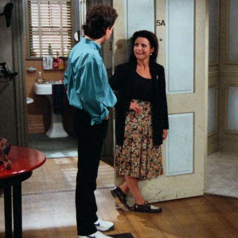 #seinfeld #kramer #jerryseinfeld #elainbenes #elaine #georgecostanza #90s #sitcom #seinfeldicon #icon Seinfeld Outfits Elaine, Elaine Benes Fashion, Elaine Benes Costume, Elaine Seinfeld Outfits, Julia Louis Dreyfus 90s, Seinfeld Outfits, Elaine Benes Outfits, Sitcom Fashion, Seinfeld Elaine