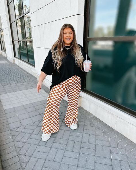 Checkered Pants Outfit Summer, Checkered Print Outfits, Plus Size Checkered Pants Outfit, Checkered Flare Pants Outfit, Flowy Pants Outfit Midsize, Midsize Oversized Outfits, Platform Mule Outfit, Checkerboard Pants Outfit, Checker Pants Outfit