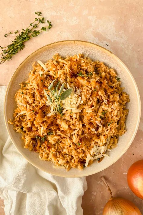 This French Onion Rice recipe combines the rich flavors of caramelized onions with tender rice grains. Its cheesy, its savory, its got a whole lot of flavor, it's everything you want in a side dish. French Onion Rice, Onion Rice Recipe, Onion Rice, Becoming A Chef, Carrot Fries, Savory Rice, Spiced Rice, Weekday Dinner, Potato Rice