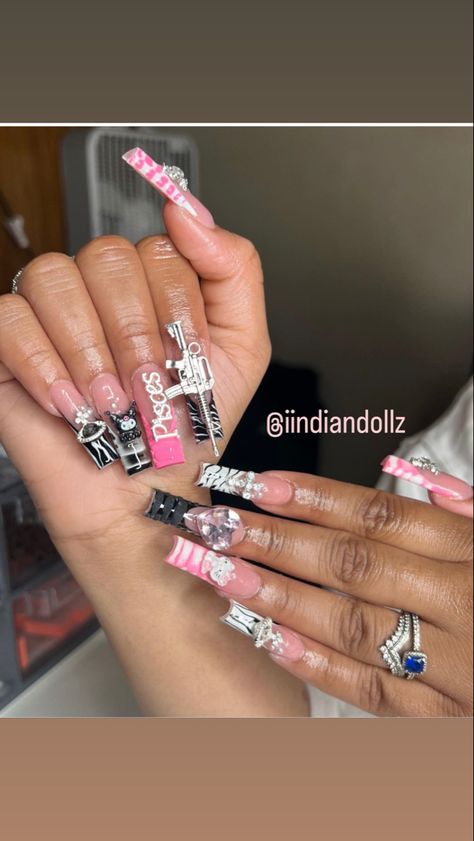 Pisces Nails Acrylic Long, Pisces Acrylic Nails, Pices Zodiac Nails, 16th Birthday Nails Sweet 16, Birthday Nail Set Ideas Pisces, Pisces Photoshoot Ideas, Sweet 16 Birthday Dresses, 20th Birthday Ideas Outfits, 17th Birthday Nails