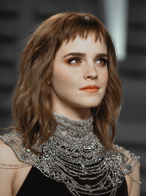 Emma Watson Emma Watson The Circle, Emma Watson Short Hair, Baby Bangs, Short Bangs, Favorite Hairstyles, Iconic Women, Financial Literacy, Emma Watson, Literacy