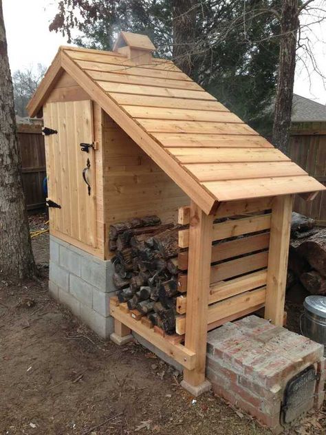 Outdoor Firewood Rack, Firewood Rack, Bbq Meat, Diy Holz, Outdoor Projects, Diy Wood Projects, Dog House, Sustainable Living, Farm Life