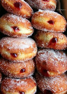 Homemade Jelly Donuts Recipe, Jelly Donuts Recipe, Jelly Donuts, Doughnut Recipe Easy, Doughnuts Recipe, Easy Donut Recipe, Jelly Doughnuts, Easy Donuts, Doughnut Recipes