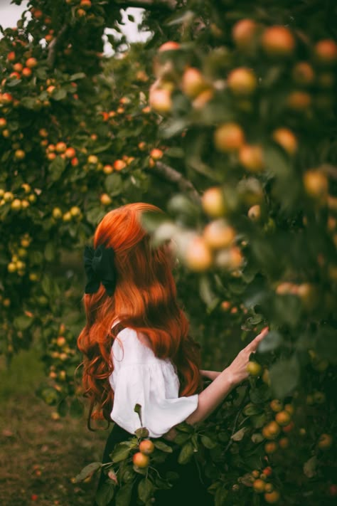 Banana Yoshimoto, Autumn Apples, Cheveux Oranges, Era Victoria, A Clothes Horse, Fairytale Photography, Dress Cottagecore, Fantasy Photography, Cottagecore Dress