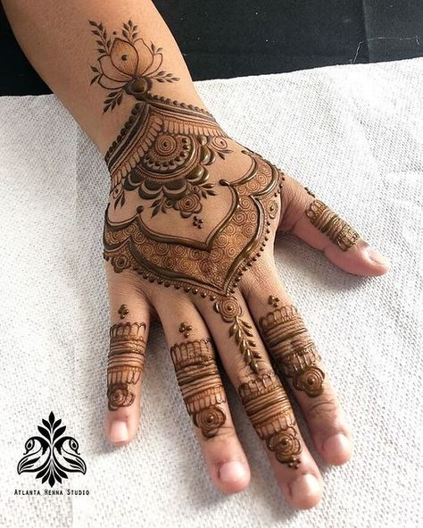 Brides Mehndi, Mehandi Design For Hand, Henna Tattoo Design, Flower Mehndi, Mehndi Wedding, Palm Mehndi, Palm Mehndi Design, Photography Simple, Pretty Henna