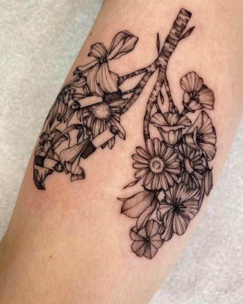 Butterfly Lungs Tattoo, Tattoo Lungs, Lungs With Flowers, Yahweh Tattoo, Cute Halloween Tattoos, Anatomy Tattoo, Anatomical Heart Tattoo, Crazy Tattoos, Armband Tattoos