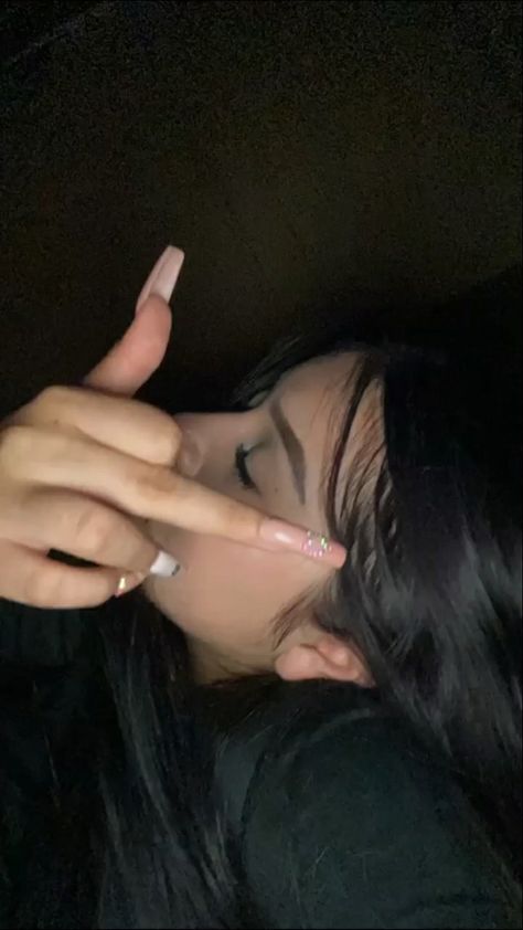 Middle Finger Snap, Middle Finger Pose, Girl Middle Finger, Middle Finger Pfp, Middle Finger Picture, Latino Girl, Finger Wallpaper, Finger Emoji, Middle Finger Wallpaper