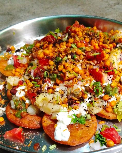 Tamatar Chaat, Khakra Chaat, Delhi Chaat, Shakarkandi Chaat, Indian Chats Street Food, Chaat Recipe, Vegetable Pizza, Pizza, Ethnic Recipes