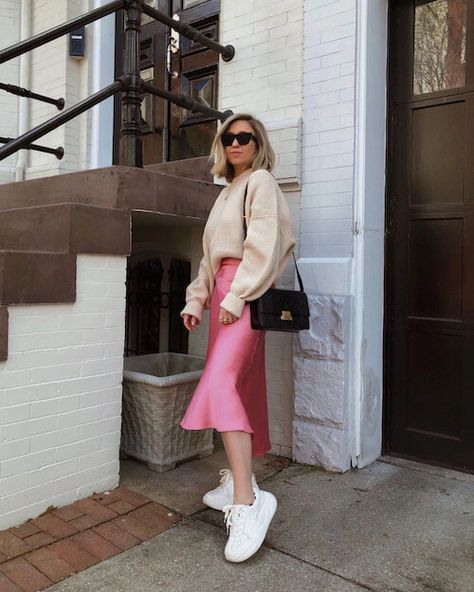 What To Wear With Satin Skirt [2024]: 70+ Stylish Satin Skirt Outfits To Stay On-Trend Pink Satin Skirt Outfit, Slip Skirt Outfit, Pink Satin Skirt, Pink Skirt Outfits, Silk Skirt Outfit, Satin Skirt Outfit, Rok Outfit, Pink Midi Skirt, Midi Skirt Outfit