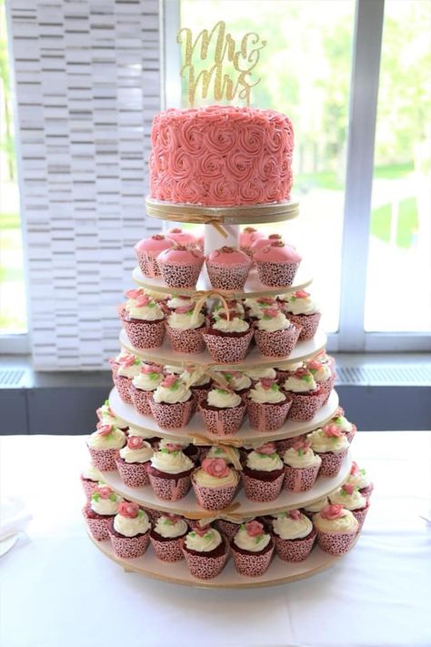 Sweet 16 Cupcake Tower, Pink Cupcake Tower, Birthday Cake And Cupcakes Display, Cupcake Tower Birthday, Wedding Cake With Cupcakes, Wedding Baking, Bolo Cupcake, 40th Birthday Cupcakes, Cupcake Wedding Cake