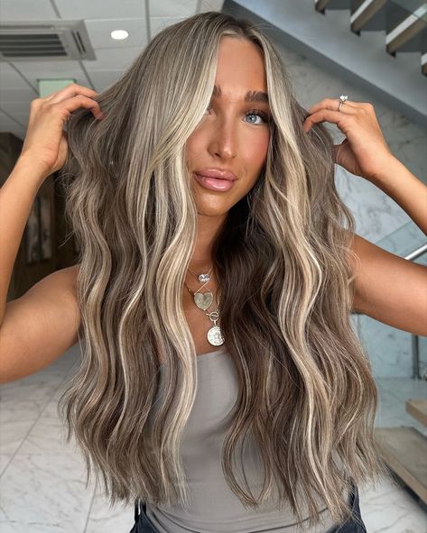 Darker Hair With Blonde Around Face, Blonde Hair With Lots Of Lowlights, Chocolate Roots With Blonde Hair, Root Melt With Lowlights, Cookies And Cream Hair, Ashy Blonde Balayage Dark Roots, Cool Tone Blonde Highlights, Ashy Dark Blonde Balayage, Green Eyes Hair Color Ideas