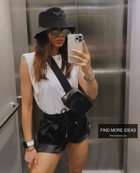 23  Bucket Hat Outfits That’ll Make You a Street Style Star - Stepping into style has never been more fun! Let’s talk about hats, where fashion meets function in the most delightful way. These […] Bucket Hat Outfits, Retro Inspired Outfits, Tube Top And Shorts, Bucket Hat Outfit, Hat Outfits, 2000s Girl, Edgy Looks, Hat Outfit, Style Star