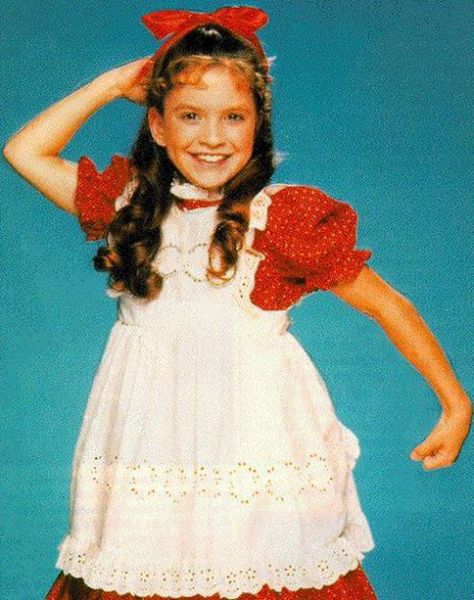 Small Wonder (V.I.C.I. - Voice Input Child Identicant ) Victoria "Vicki" Ann Smith-Lawson Small Wonder Tv Show, 80s Shows, 80 Tv Shows, 80s Tv, Classic Television, Small Wonder, Book Tv, Real Girls, Memory Lane