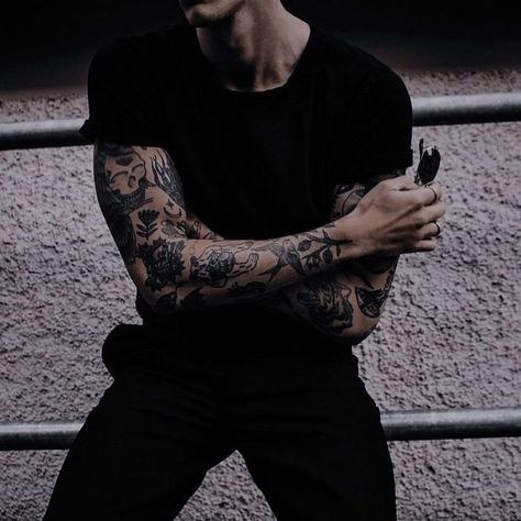 Hope is a girl you dont want to mess with. She can kill you in second… #random #Random #amreading #books #wattpad Boys Ootd, Man With Tattoos, Ab Tattoo, Style Skate, Punk 57, Arms And Abs, Camorra Chronicles, Basic Fashion, Bad Boy Aesthetic