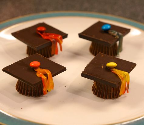 Chocolate Graduation, Graduation Party Desserts, Graduation Treats, Graduation Food, Graduation Desserts, Graduation Party Foods, Graduation Cupcake Toppers, Reeses Cups, Fruit Roll