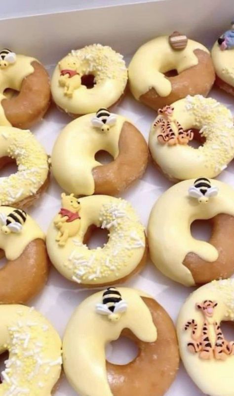 Winnie The Pooh Doughnut, Winnie The Pooh Candy Table Ideas, Hunny Pot Cupcakes, Thanks Giving Treat Ideas, Winnie The Pooh Desserts Sweets, Gender Reveal Sweets Ideas, Winnie The Pooh Recipes, Winnie The Pooh Treats Sweets, Whinnie The Pooh Baby Shower Ideas Decoration Dessert Tables