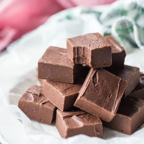 Easy Fudge Recipe - Baking A Moment Basic Fudge Recipe, 2 Ingredient Fudge, Homemade Chocolate Fudge, How To Make Fudge, Easy Chocolate Fudge, Easy Fudge, Homemade Fudge Recipes, Fudge Recipes Easy, Homemade Fudge