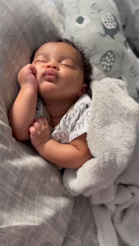 Newborn Checklist, Mommy And Baby Pictures, Cute Mixed Babies, Healthy Love, Cute Black Babies, Beautiful Black Babies, Foto Baby, Mixed Babies