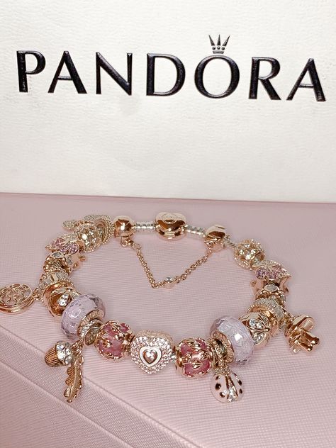 Pandora Jewelry Aesthetic, Pandora Bracelet Aesthetic, Pandora Bracelet Rose Gold, Rose Gold Pandora Bracelet, Pink Pandora Bracelet, Gold Pandora Bracelet, Pandora Aesthetic, Pandora Bracelet Ideas, Pandora Rose Gold Bracelet