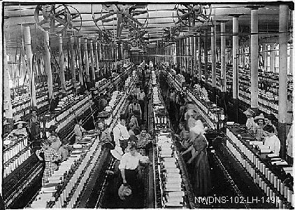 a busy factory during the industrial revolution Lewis Wickes Hine, Shorpy Historical Photos, Lewis Hine, Cotton Mill, Still Picture, Photo Maps, Oldenburg, Textile Industry, Industrial Revolution