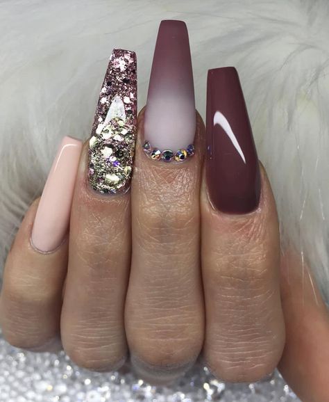 Nails Burgundy, Diamond Nail Designs, Rose Gold Nail Art, March Nails, Nails Ombre, Gold Nail Art, Ombre Nails Glitter, Rose Gold Nails, Nails Glitter