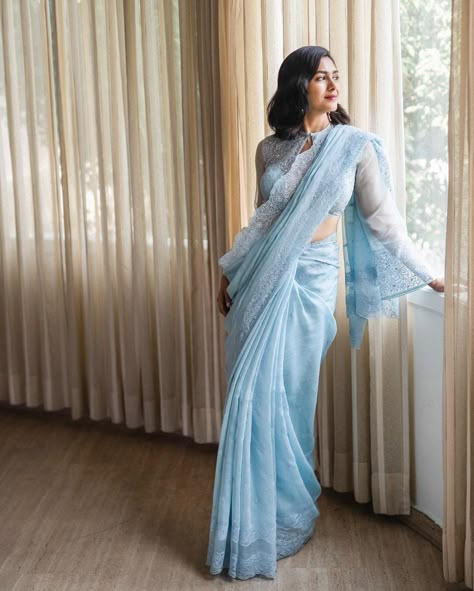 Mrunal Thakur, Saree Wearing Styles, Simple Saree Designs, Indian Sari Dress, Fashionable Saree Blouse Designs, Modern Saree, Fancy Sarees Party Wear, Traditional Indian Dress, Simple Sarees