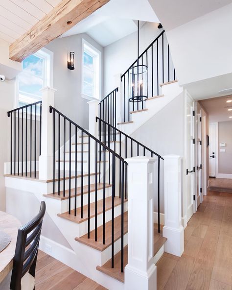 Industrial with a mix of comfort for this wrought iron  wood stairwell! Farmhouse Staircase Decor, Modern Farmhouse Staircase, Farmhouse Staircase, تحت الدرج, درج السلم, Staircase Decor, Lan Can, Design Industrial, Stair Railing