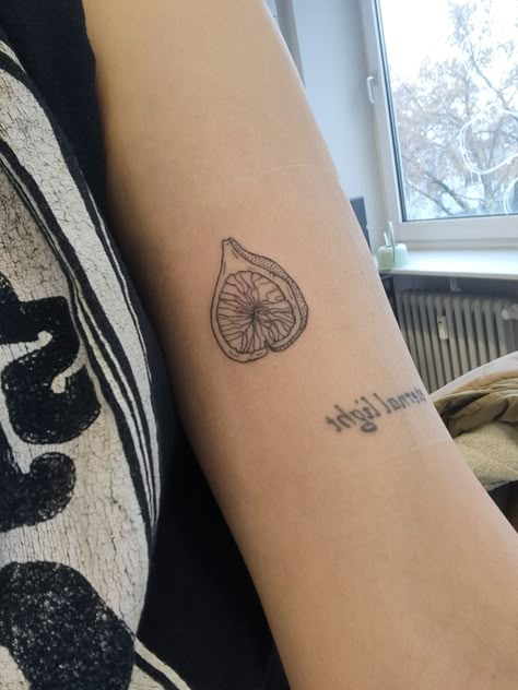 Connecticut Tattoo Ideas, Simple Fig Tattoo, Fig Tattoo Sylvia Plath, Fig Branch Tattoo, Guava Tattoo, Fig Leaf Tattoo, Fig Tree Tattoo, Fruit Tattoo Ideas, Sardine Tattoo