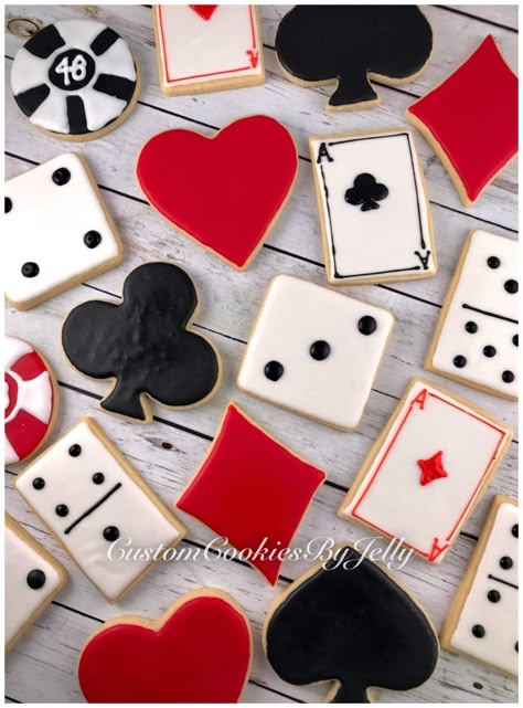 Casino Cookies Ideas, Poker Themed Cookies, Casino Night Dessert Table, Casino Night Cookies, Casino Night Cake, Casino Cookies Decorated, Poker Cookies, Domino Cookies, Casino Themed Cookies