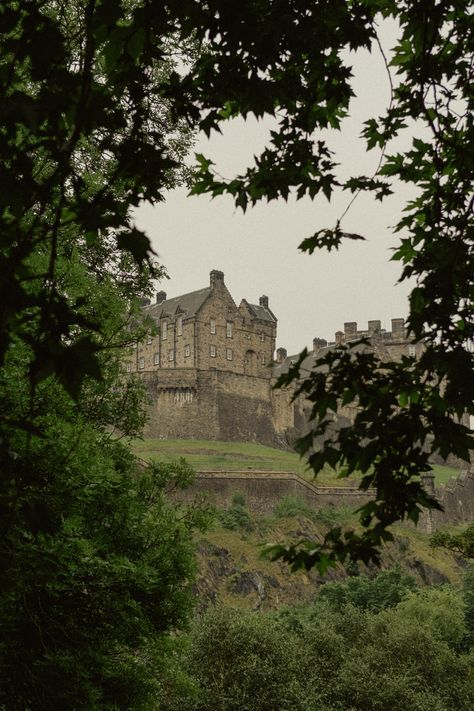 A few things to do in Edinburgh: 1. 🏰 Explore the historic Edinburgh Castle and its exhibits. 2. 🌲 Take a leisurely hike through the scenic Holyrood Park. 3. 🚶‍♀️ Wander along the iconic Royal Mile's charming streets. 4. 🏴󠁧󠁢󠁳󠁣󠁴󠁿 Immerse yourself in Scottish history at the National Museum. 5. Experience traditional Scottish music and dance performances. Holyrood Park, Scottish Folklore, Castle Aesthetic Interior, Scottish Aesthetic, Scotland Aesthetic, Scottish Music, Castle Aesthetic, Scottish Culture, Royalty Aesthetic