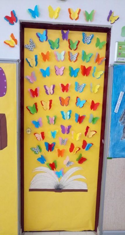 Spring Classroom Door, Butterflies Classroom, Diy Classroom Decorations, School Door Decorations, Spring Classroom, School Doors, Teacher Doors, Door Decorations Classroom, Diy Classroom