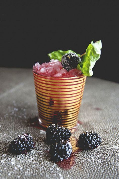 Red White And Blue Cocktails, Blackberry Whiskey, Basil Smash, Whiskey Smash, Whisky Cocktail, Berry Recipes, Creative Cocktail, Blue Cocktails, Bourbon Cocktails