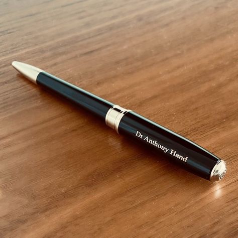 Engraved Pens make perfect gifts to celebrate graduation. This sleek, black lacquer pen is accented with 14K gold plating for a touch of class and sophistication.⁠ ⁠ #engravedpens #graduationgifts Engraved Handwriting, Engraved Pens, Paw Print Jewelry, Engraved Cufflinks, Engraving Fonts, Engraved Pendant, Photo Engraving, Printed Jewelry, Black Lacquer