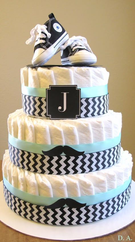 bello Torturi Baby Shower, Mustache Baby Shower, Idee Babyshower, Babyshower Party, Diaper Cake Ideas, Diaper Cake Boy, Baby Shower Diaper Cake, Cadeau Baby Shower, Baby Diaper Cake